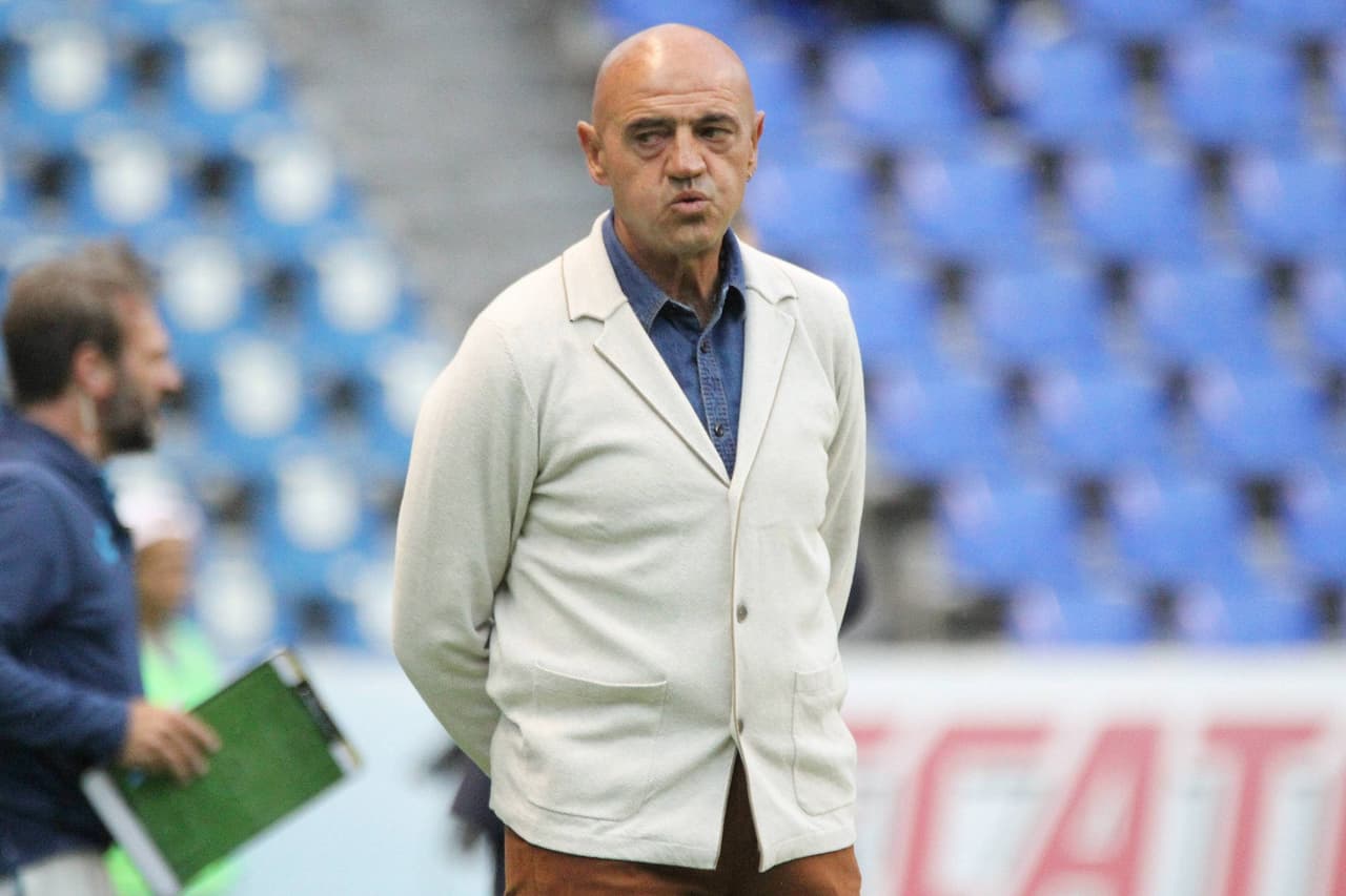 El 'Chelís' fue cesado de Puebla tras la derrota ante los Tuzos y así se le vió por última vez en el banquillo de la Franja.