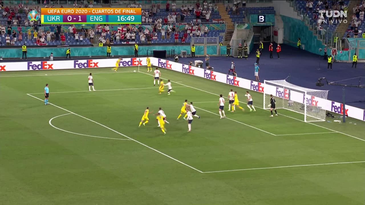 ¡TIRO ATAJADO! disparo por Roman Yaremchuk.