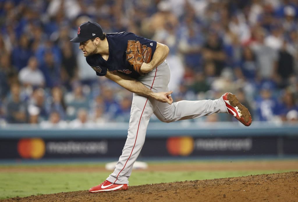 En la parte baja de la entrada 17, completando seis entradas en su labor de relevo, Nathan Eovaldi fue implacable y retiró en orden a los bateadores de los Dodgers.