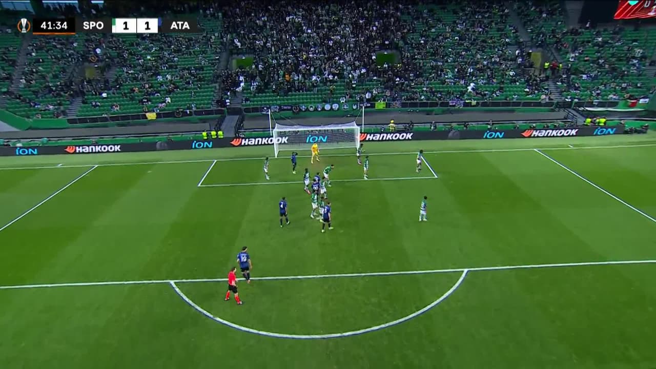 ¡TIRO ATAJADO! disparo por Gianluca Scamacca.