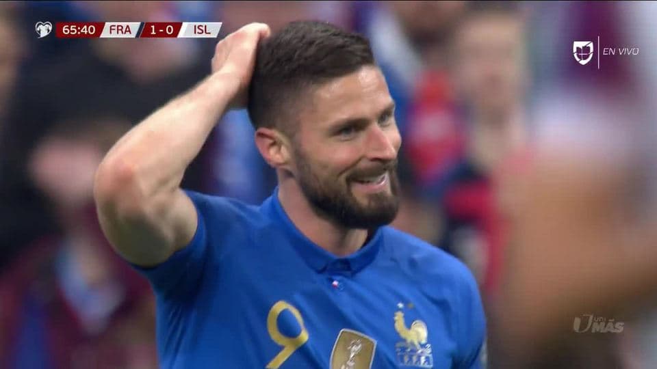 Tiro desviado de Olivier Giroud