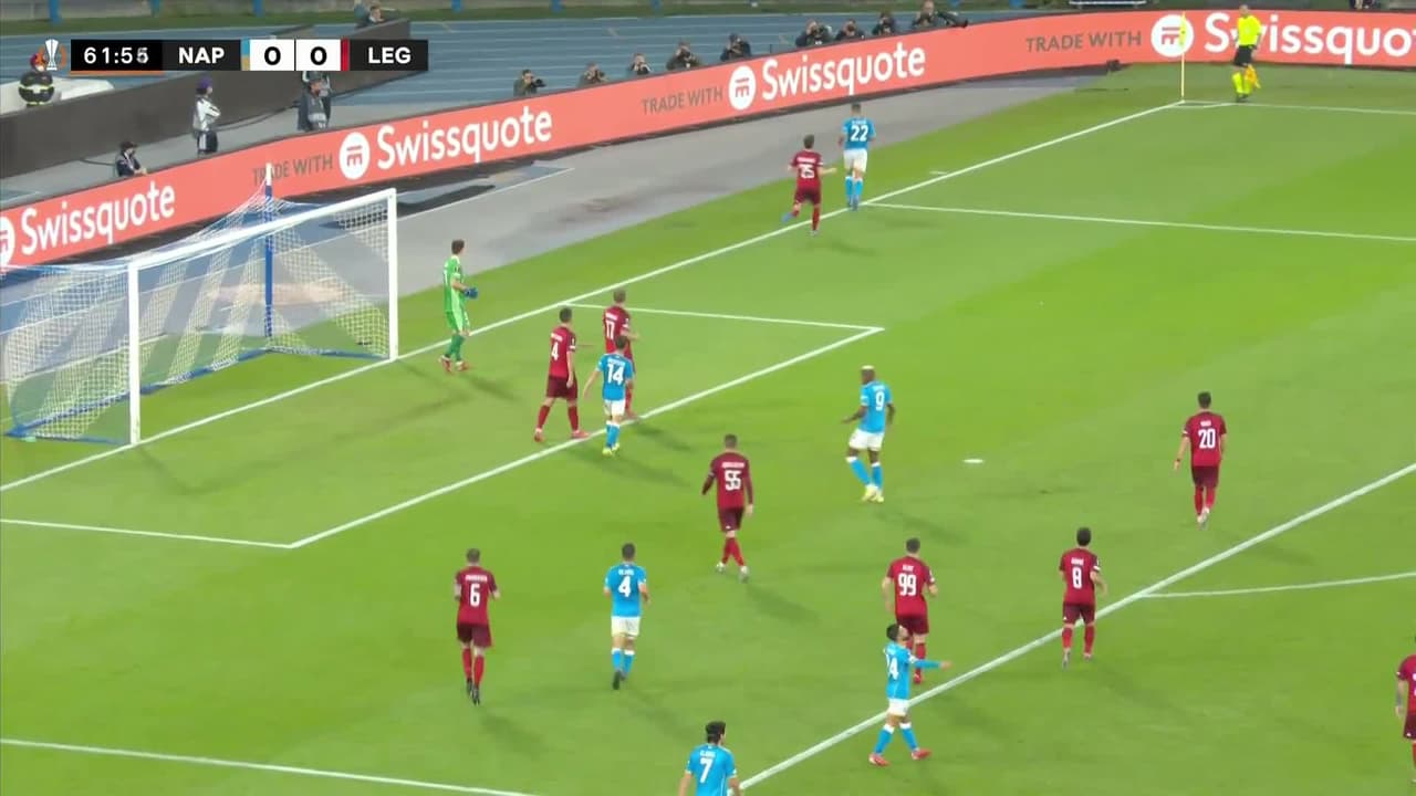 ¡TIRO ATAJADO! disparo por Lorenzo Insigne.