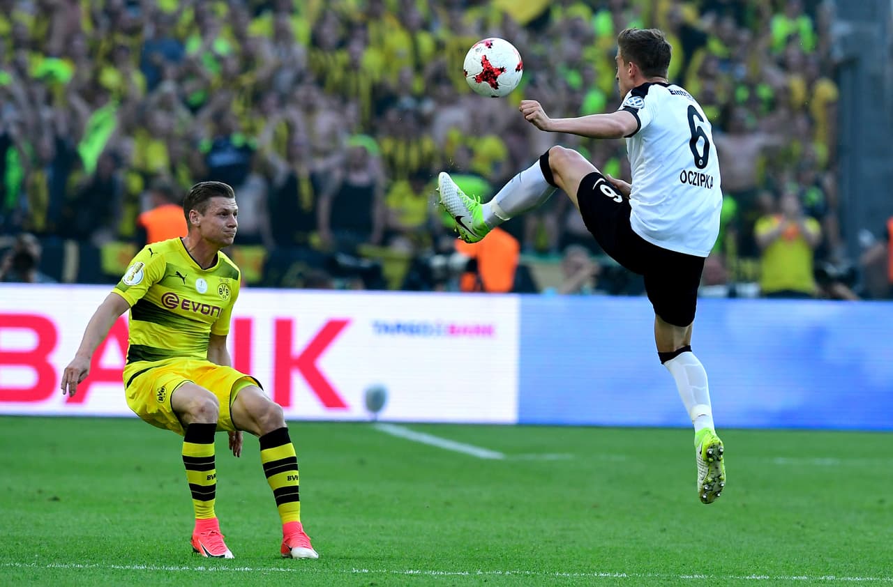 El partido estuvo parejo de nuevo en el segundo tiempo.