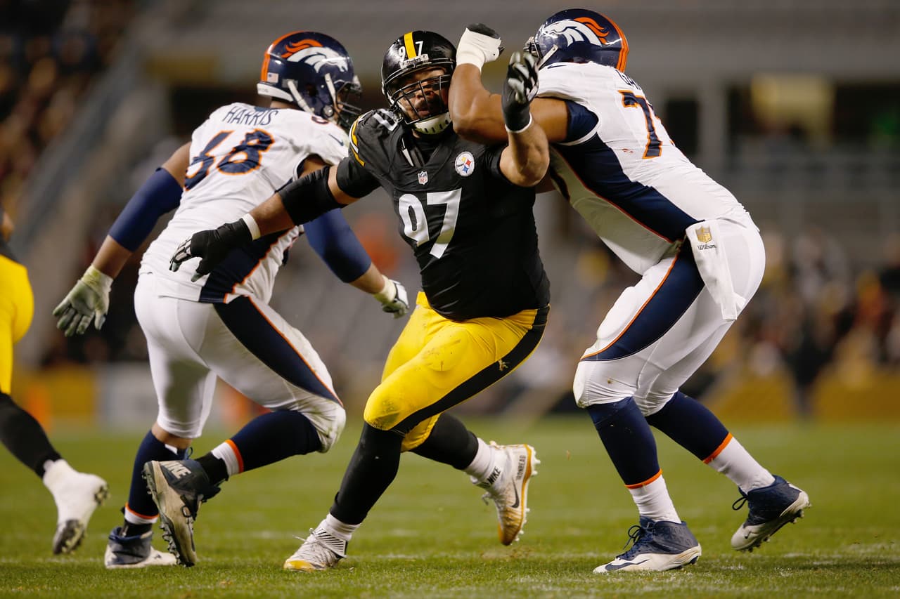 88 / CAMERON HEYWARD - DE - PITTSBURGH STEELERS - Líder en capturas de quarterback de los Steelers en 2015 con 7. En 2016 cumplirá su sexta temporada con Pittsburgh, en las últimas 2 ha jugado todos los partidos de su equipo y viene en ascenso. El año pasado no apareció en la lista del Top 100.