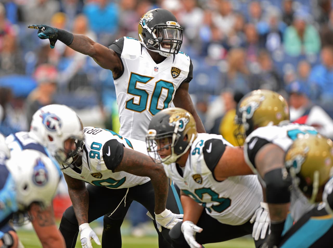 83 / TELVIN SMITH - LB - JACKSONVILLE JAGUARS - Su segunda temporada en Jacksonville fue espectacular, algo inesperado para un elemento que fue reclutado en la 5ª. Ronda del Draft en 2014. La campaña pasada alcanzó las 128 tackleadas (por segundo año superó las 100), tuvo 2.5 capturas de quarterbacks, interceptó un pase que regresó para touchdown y provocó 2 balones sueltos. En 2015 no apareció en el Top 100.