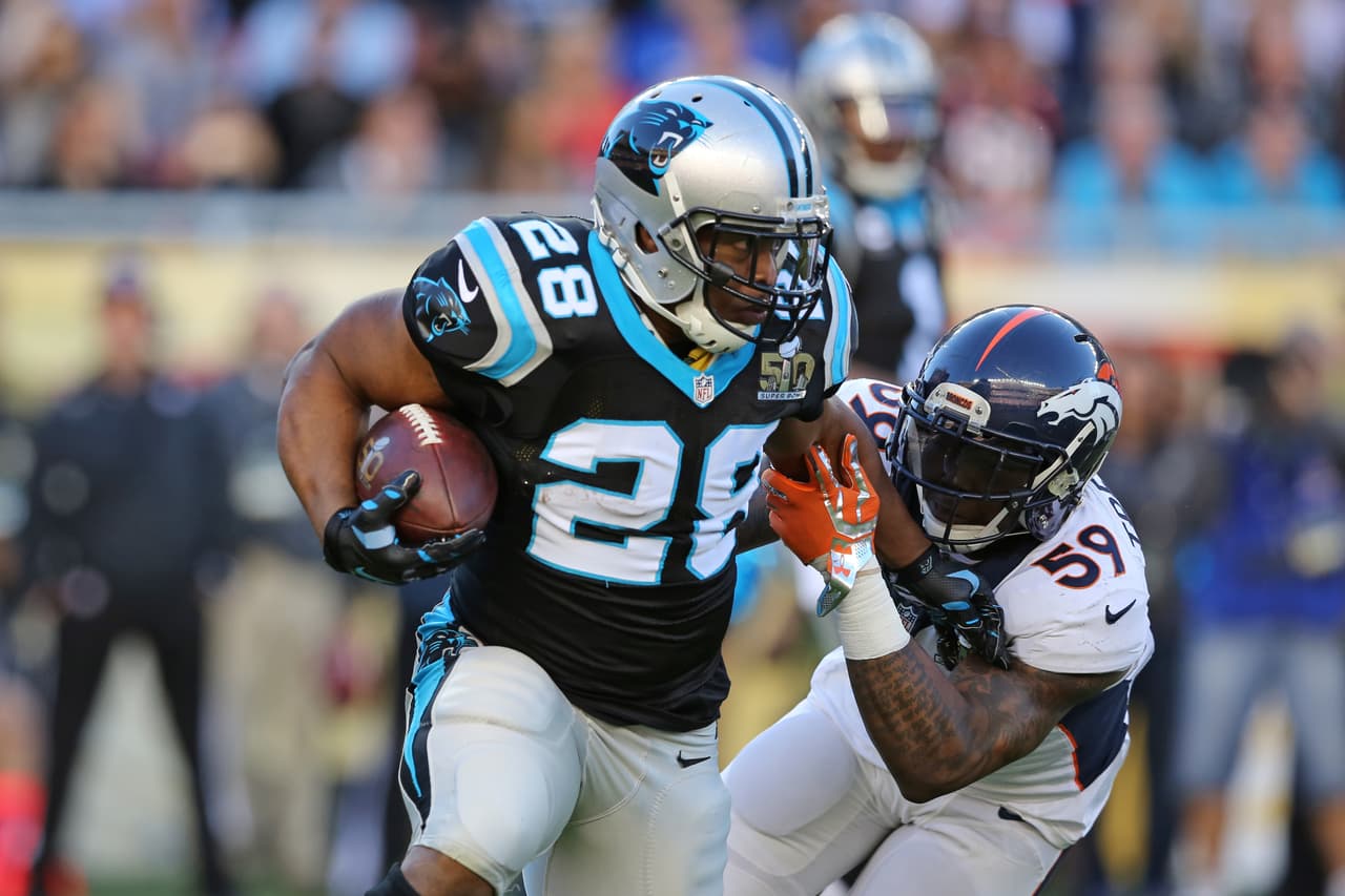 86 / JONATHAN STEWART - RB - CAROLINA PANTHERS - En 2015 se quedó a 11 yardas de llegar a las 1,000 por tierra, algo que no consigue desde 2009 su segunda temporada con Panthers. Por primera vez en su carrera fue titular durante 13 partidos. El año pasado no apareció en la lista del Top 100.