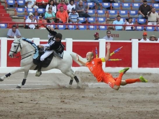 ¿Y qué ha sido de Arjen Robben? A un año de su famoso clavado que desencadenó el 'No era penal', revive algunos de los mejores memes de la 'caída' del jugador holandés.