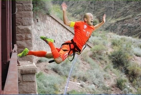 ¿Y qué ha sido de Arjen Robben? A un año de su famoso clavado que desencadenó el 'No era penal', revive algunos de los mejores memes de la 'caída' del jugador holandés.