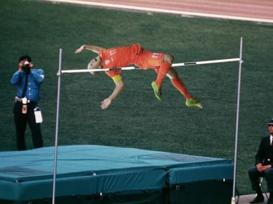 ¿Y qué ha sido de Arjen Robben? A un año de su famoso clavado que desencadenó el 'No era penal', revive algunos de los mejores memes de la 'caída' del jugador holandés.