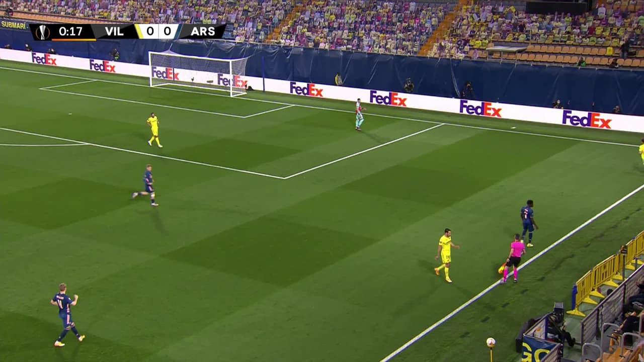 Arranca el partido y la pelota está en juego.