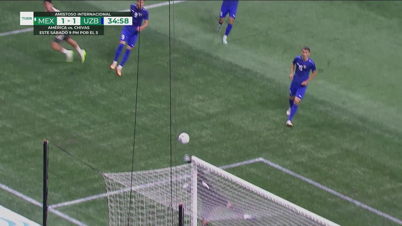 ¡Casi acaba en gol! Hay desvío en el centro de Kevin y se queda cerca del 2-1