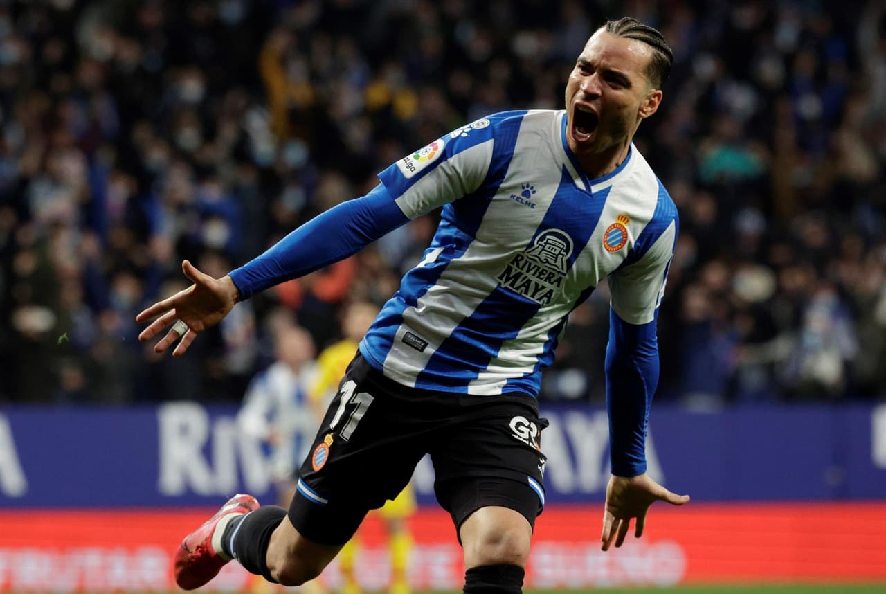 Barcelona hace empate de último minuto ante el Levante 2-2 durante la J24 en La Liga. Pedri abrió el marcador a favor de los culés, pero Sergi Darder y Raúl de Tomás pusieron arriba a los locales y, en el 90+2' Luuk de Jong salvó al equipo de Xavi con golazo.