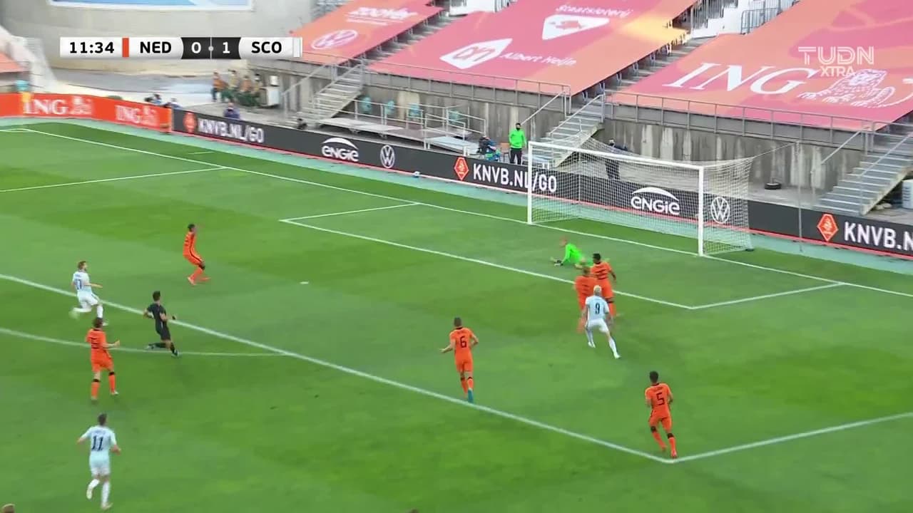 ¡TIRO ATAJADO! disparo por Lyndon Dykes.