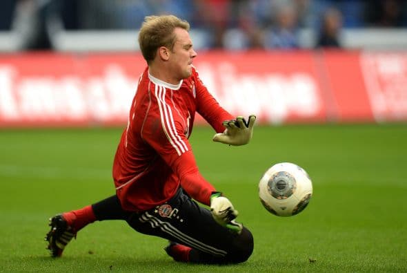 Es un cancerbero con buenos reflejos en el mano a mano y mucha potencia gracias a su fortaleza física que le permite recuperarse de inmediato cuando rechaza un remate para estar atento a la continuación de la jugada.