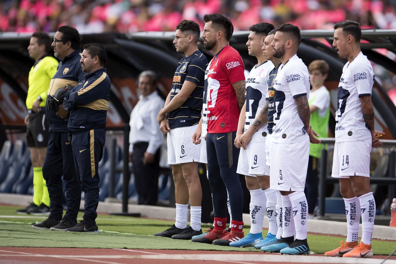 Pumas 1-2 León. Con goles de Macías y Tesillo, para La Fiera; por los locales descontó Carlos González.