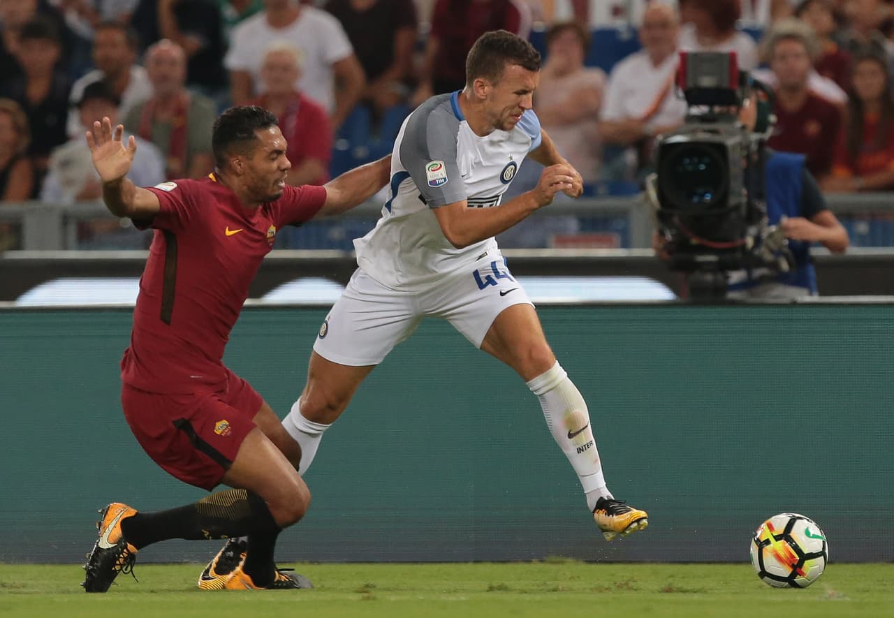 De momento, el titular en la posición de central por izquierda es el brasileño Juan Jesús, de experiencia con el Inter de Milán.