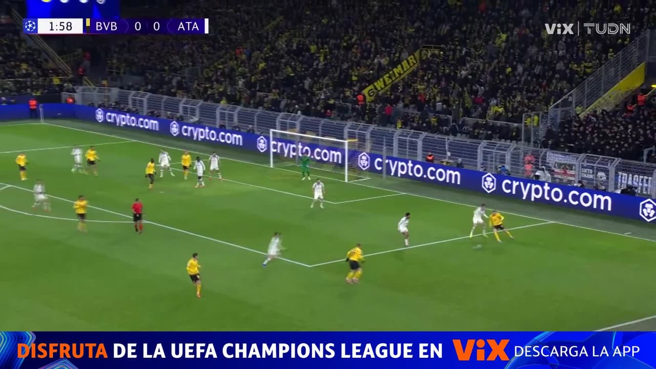 Guirassy marca gol de vestidor y adelanta al Dortmund ante Atalanta