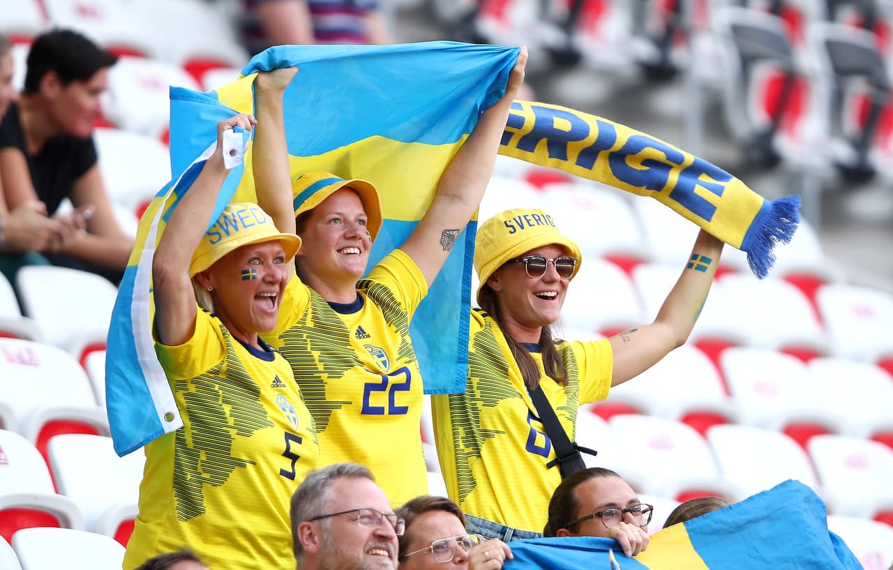 En el Stade de Nice los aficionados ingleses y suecos vivieron una jornada especial a pesar de no jugar por el título. El tercer puesto del Mundial Femenino era la motivación en esta penúltima jornada del campeonato, la cual contó con mucha alegría en las tribunas.