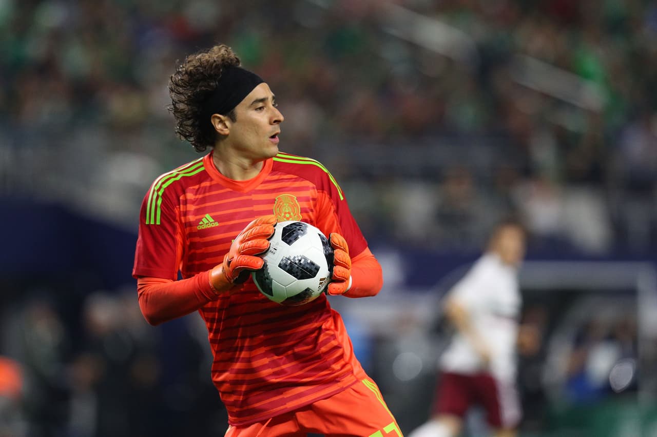 Guillermo Ochoa (Standard Lieja) - 51 partidos jugados (12 con México), todos como titular. Recibió 72 goles y seis de ellos en las Eliminatorias. En la Copa Confederaciones vio caer el arco del Tri en nueve oportunidades.