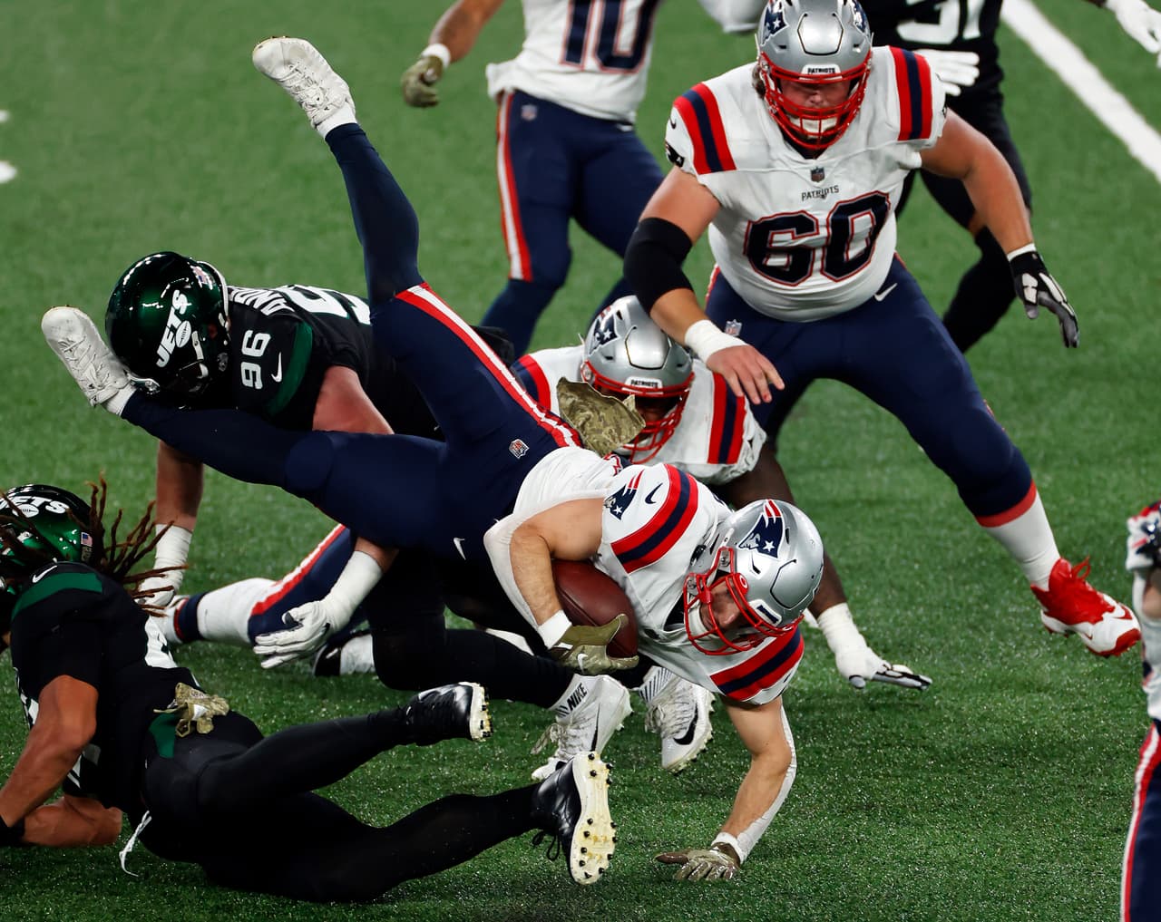 Con una increíble remontada, los New England Patriots terminan venciendo 30-27 a los New York Jets.