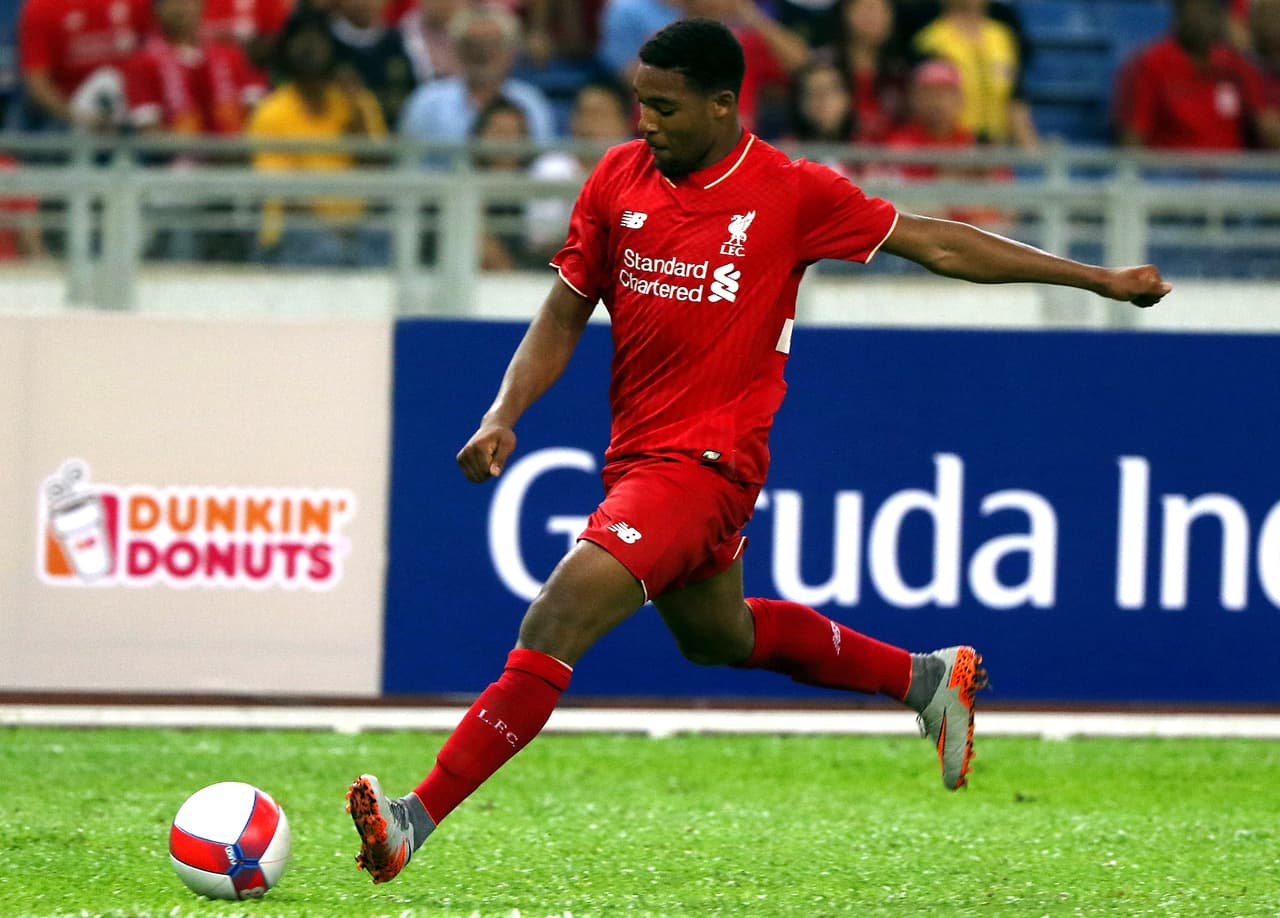 Destacan en defensa nuevas caras como Nathaniel Clyne quien fue adquirido proveniente del Southampton por otro desembolso millonario.