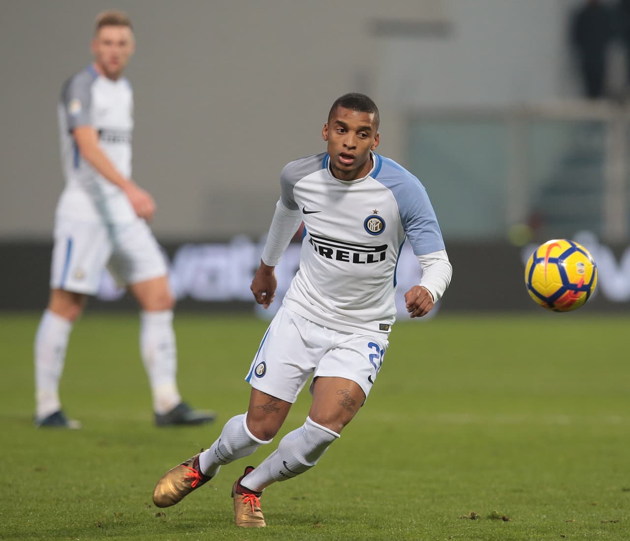 El brasileño Dalbert, del Inter de Milan, estaría en la carpeta del Tottenham, Watford y Wolfsburgo.