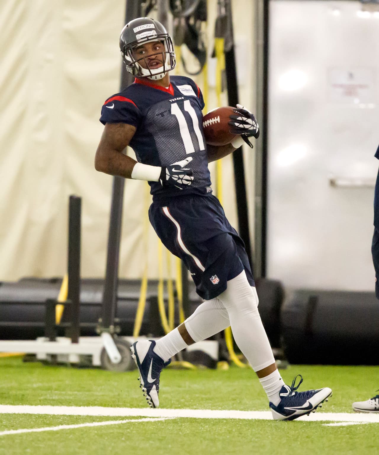 Checa las imágenes del novato receptor de los Houston Texans, Jaelen Strong, durante su sesión de fotos y dentro de los entrenamientos (AP-NFL).