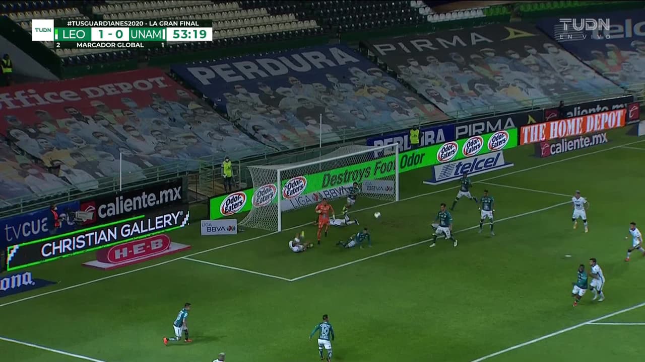 ¡TIRO ATAJADO! disparo por Nicolás Freire.