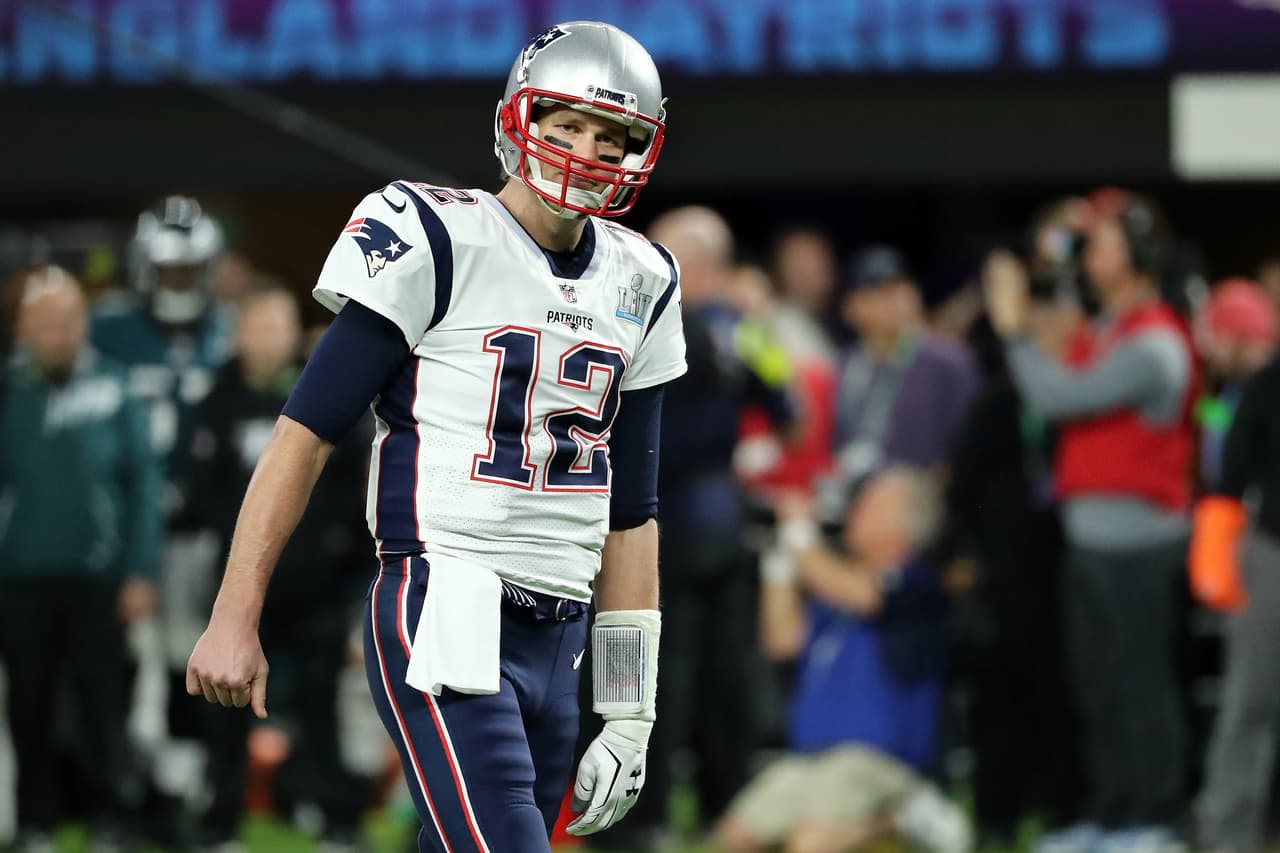 ¡Tom Brady no esperó nada! Le bastaron 3 minutos para comandar una ofensiva de anotación. Un pase de 5 yardas para Rob Gronkowski