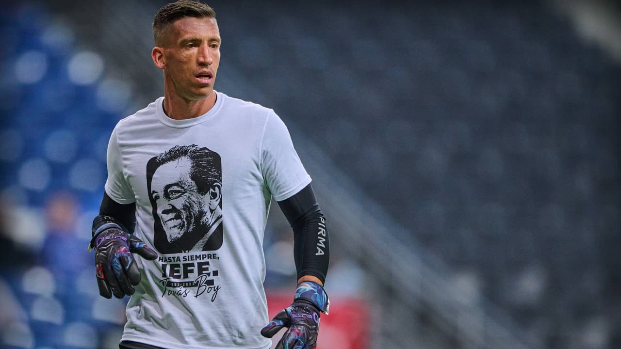 Mazatlán FC homenajea a Tomás Boy en su calentamiento