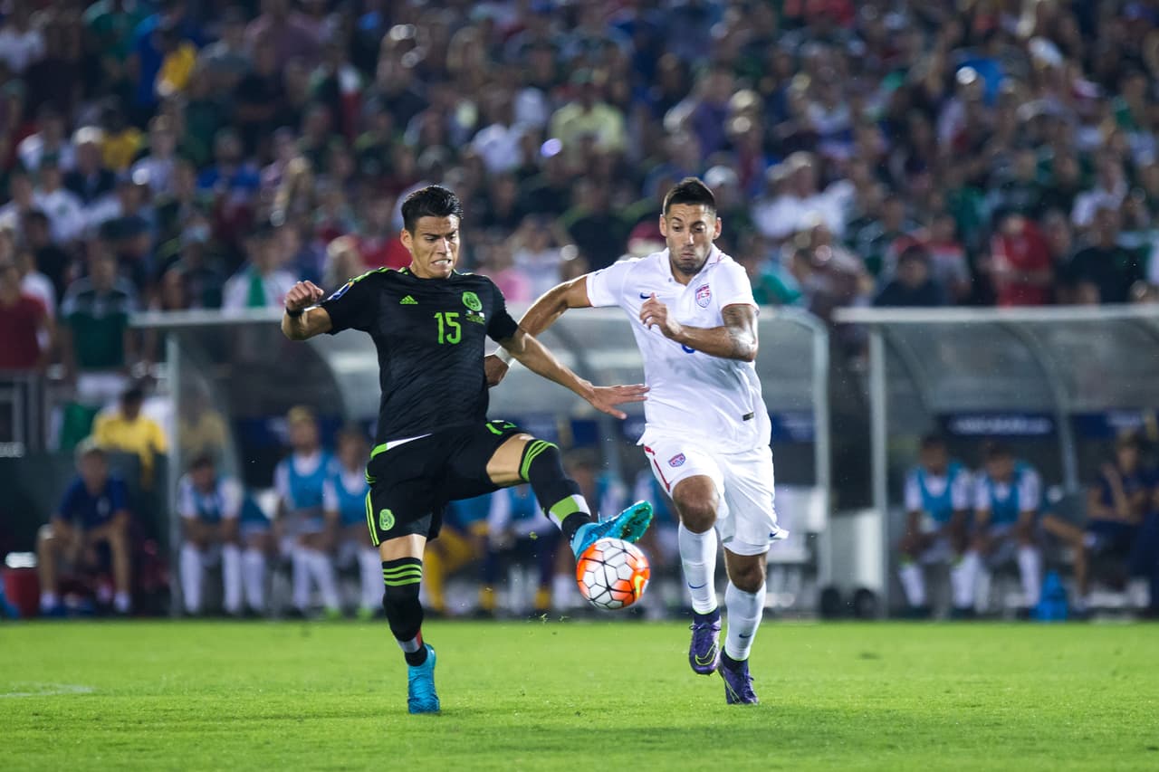Clint Dempsey no pudo sobresalir ante el rival más odiado, pasó de noche y pocos lo recordaran en uno de los encuentros más emotivos que se han dado entre estas dos selecciones. Calificación 6.