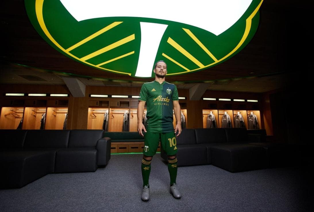 Verde sobre verde. Así es la nueva camiseta principal que presentó Portland Timbers para la temporada 2021.