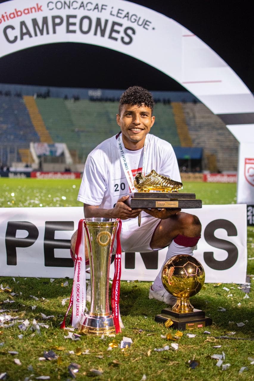 Motagua no pudo remontar el 1-0 de ida y tras empatar en el encuentro de vuelta a cero goles, Saprissa se queda con el trofeo.