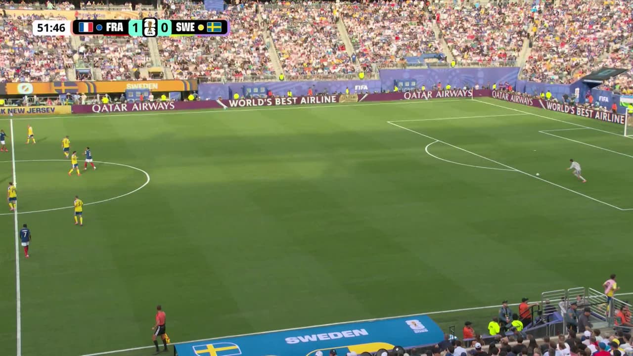 ¡GOL!  anota para Francia. Bradley Barcola