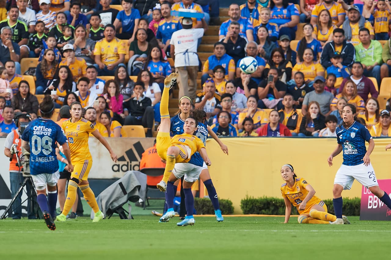Tigres Femenil golea con autoridad a Pachuca y espera rival para la Final.