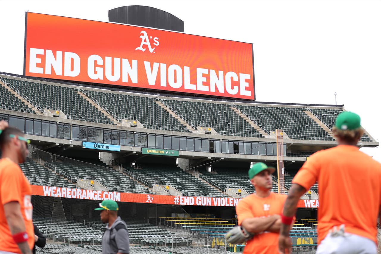 Equipos de las diferentes ligas deportivas en los Estados Unidos acudieron al llamado 'Wear Orange' para crear consciencia sobre la violencia generada por las armas en el mundo.