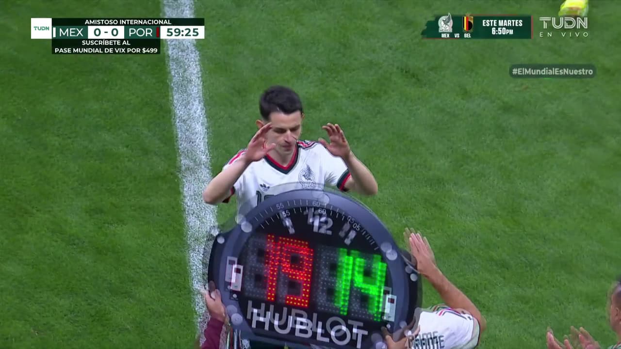 ¡Álvaro Fidalgo sale entre aplausos del México vs. Portugal!