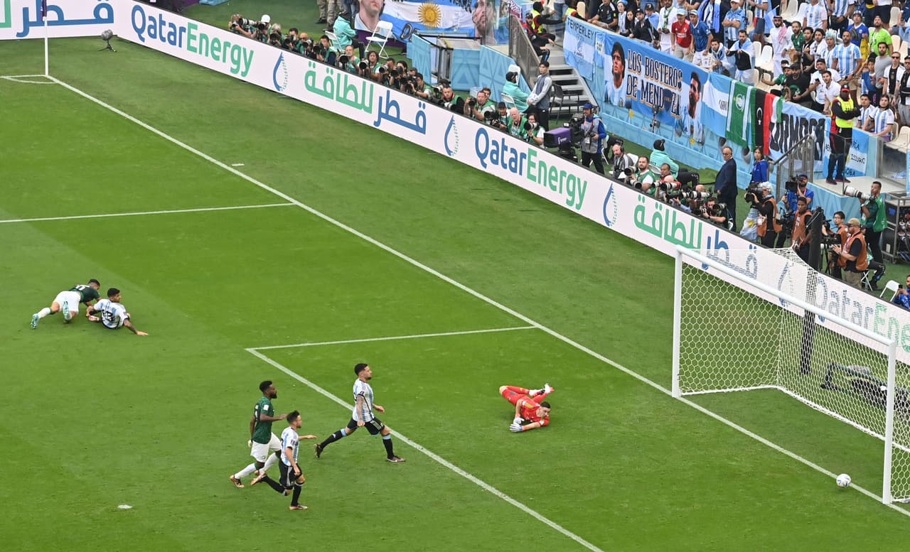 Arabia Saudita logra un triunfo histórico al vencer al equipo de Argentina con todas sus estrellas.
