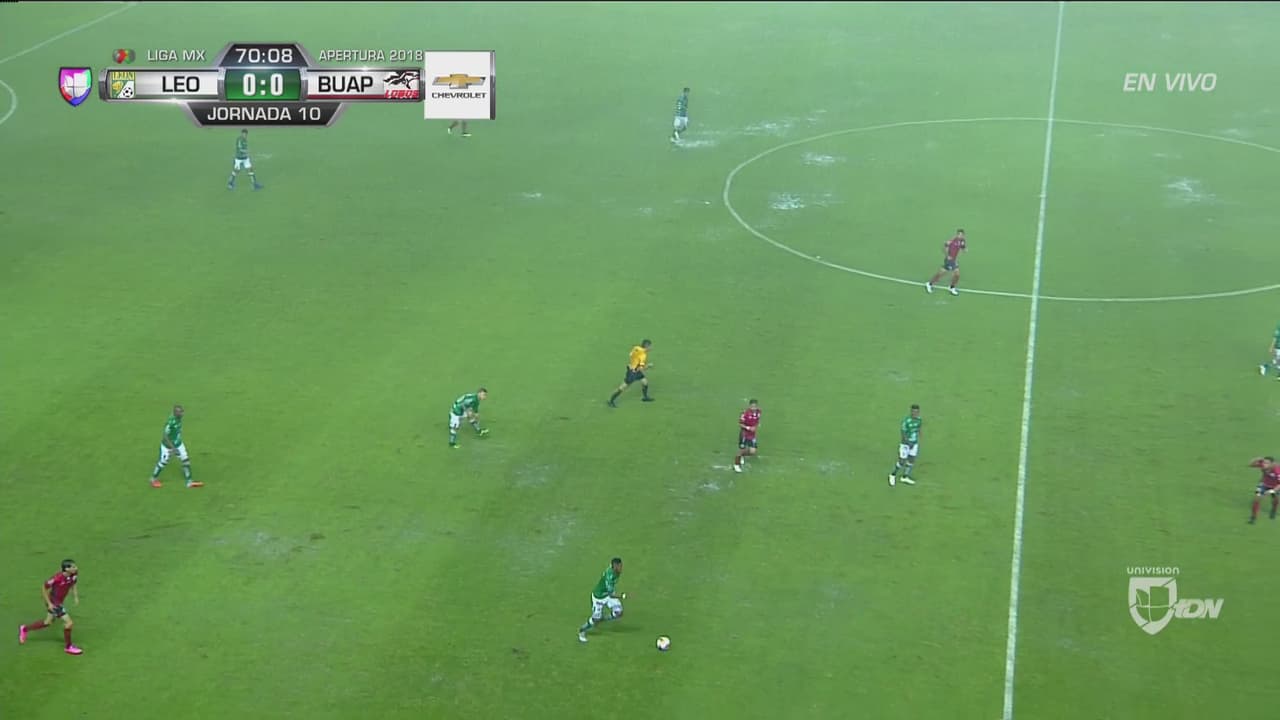 La cancha del Nou Camp empieza a inundarse de a poco