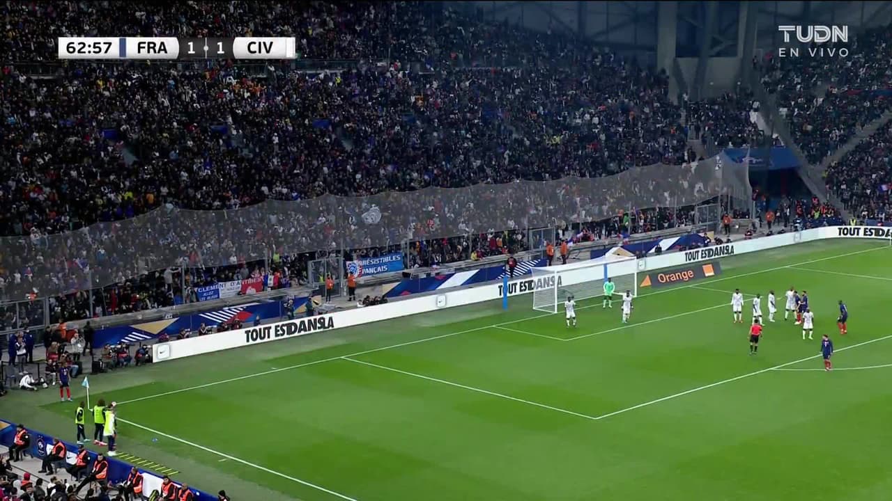 ¡TIRO ATAJADO! disparo por Antoine Griezmann.