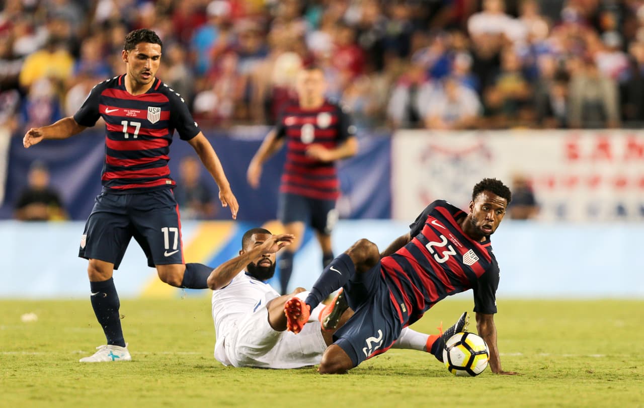 Estados Unidos arrancó con mayor iniciativa contra Martinica, en un duelo de dos equipos que han demotrado combatividad.