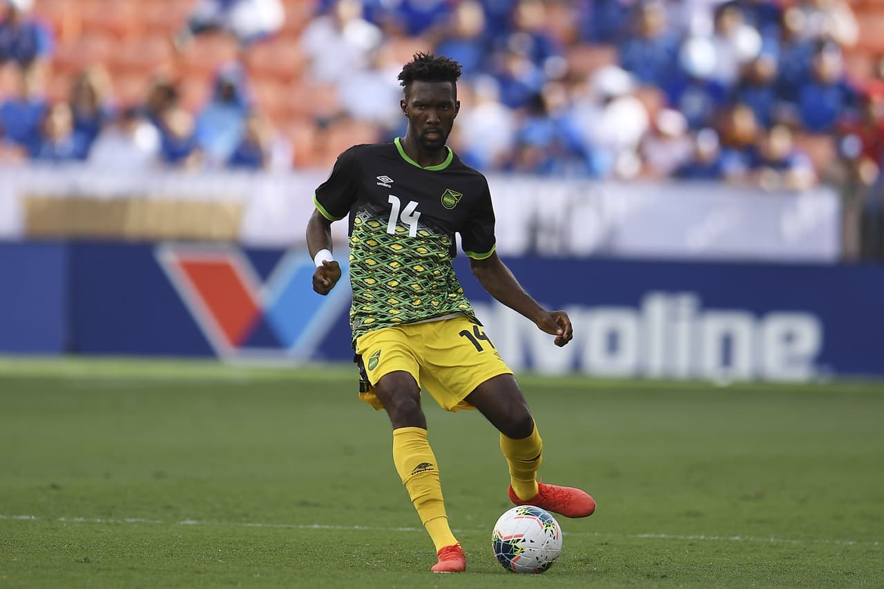 El equipo jamaiquino mostraba buen manejo de balón pero lejos de la zona de peligro. Jamaica llego con confianza a este partido tras haber vencido 3-2 a Honduras en el primer partido.