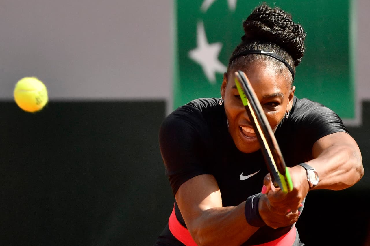"A todas las madres que han tenido un duro embarazo y que han tenido que regresar y estar al 100 por ciento en medio de la tormenta y tienen la confianza de volver a ser ellas mismas", dijo.