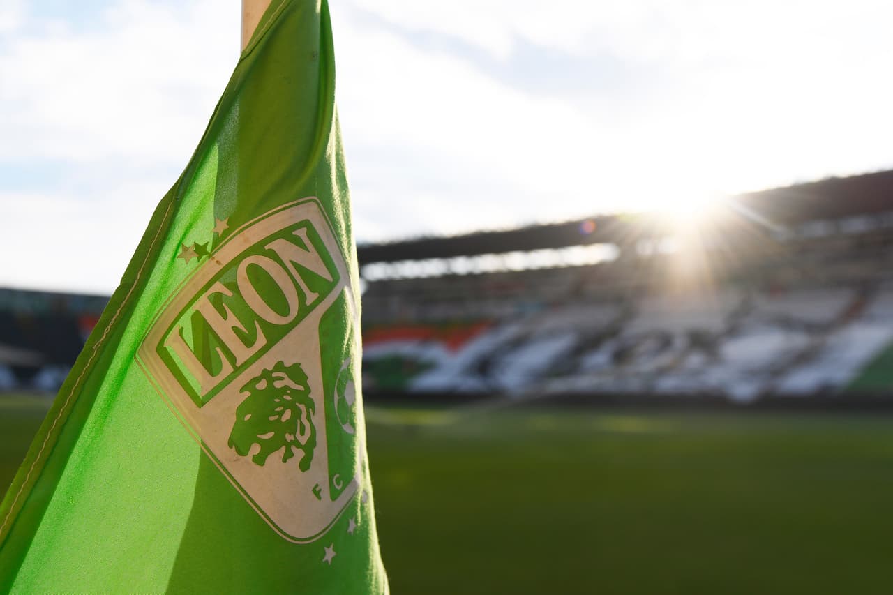 Esta era la perspectiva del estadio León minutos antes del silbatazo inicial.