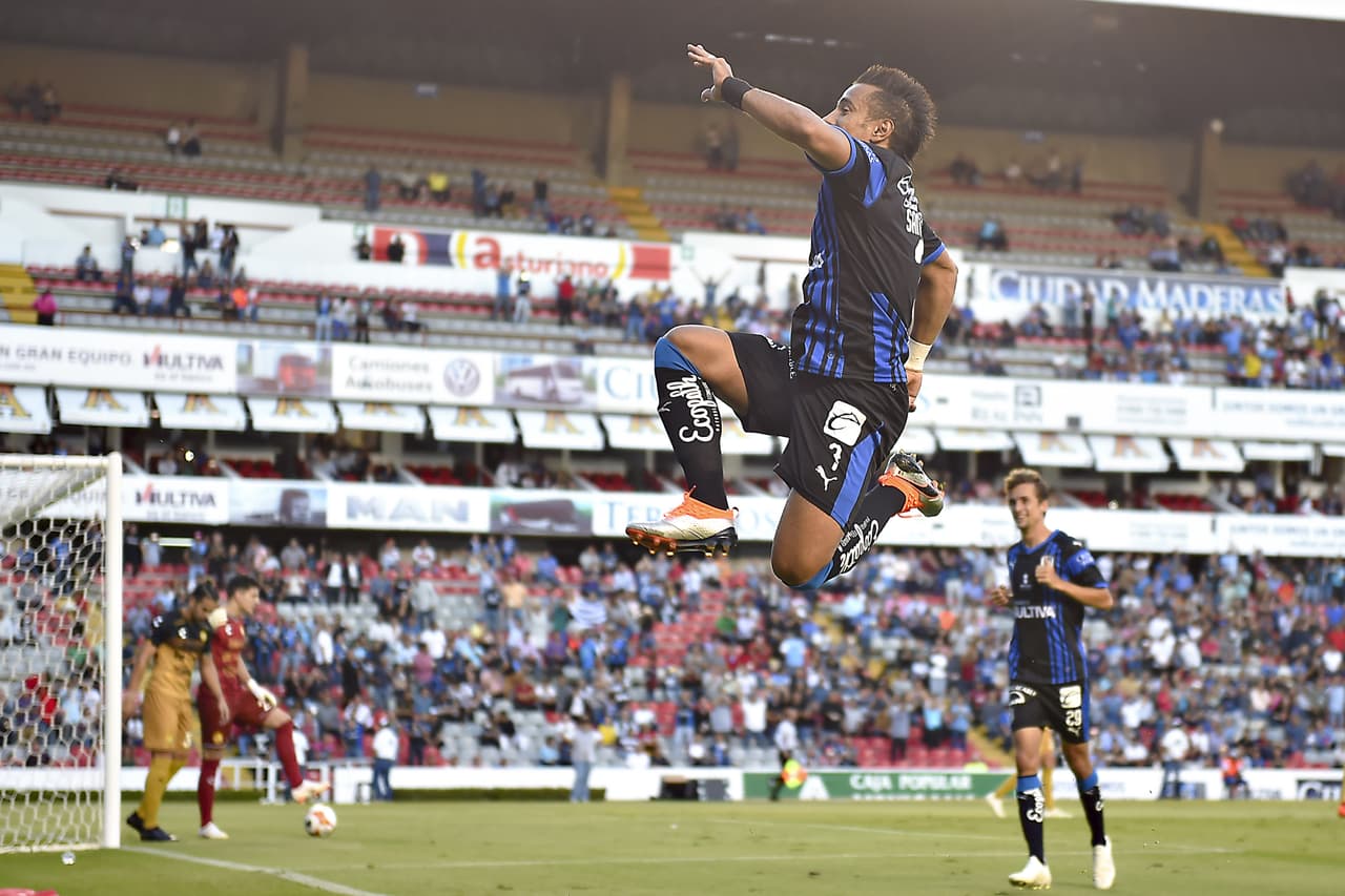 No importó dicha oposición y Sanvezzo rápidamente colocó arriba en el marcador en la primera parte al Querétaro 2-0.