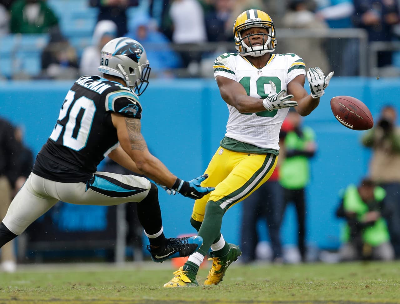 Los Carolina Panthers se afianzaron como los únicos invictos de la NFC al vencer 37-29 a los Green Bay Packers, estas son las mejores imágenes del partido.