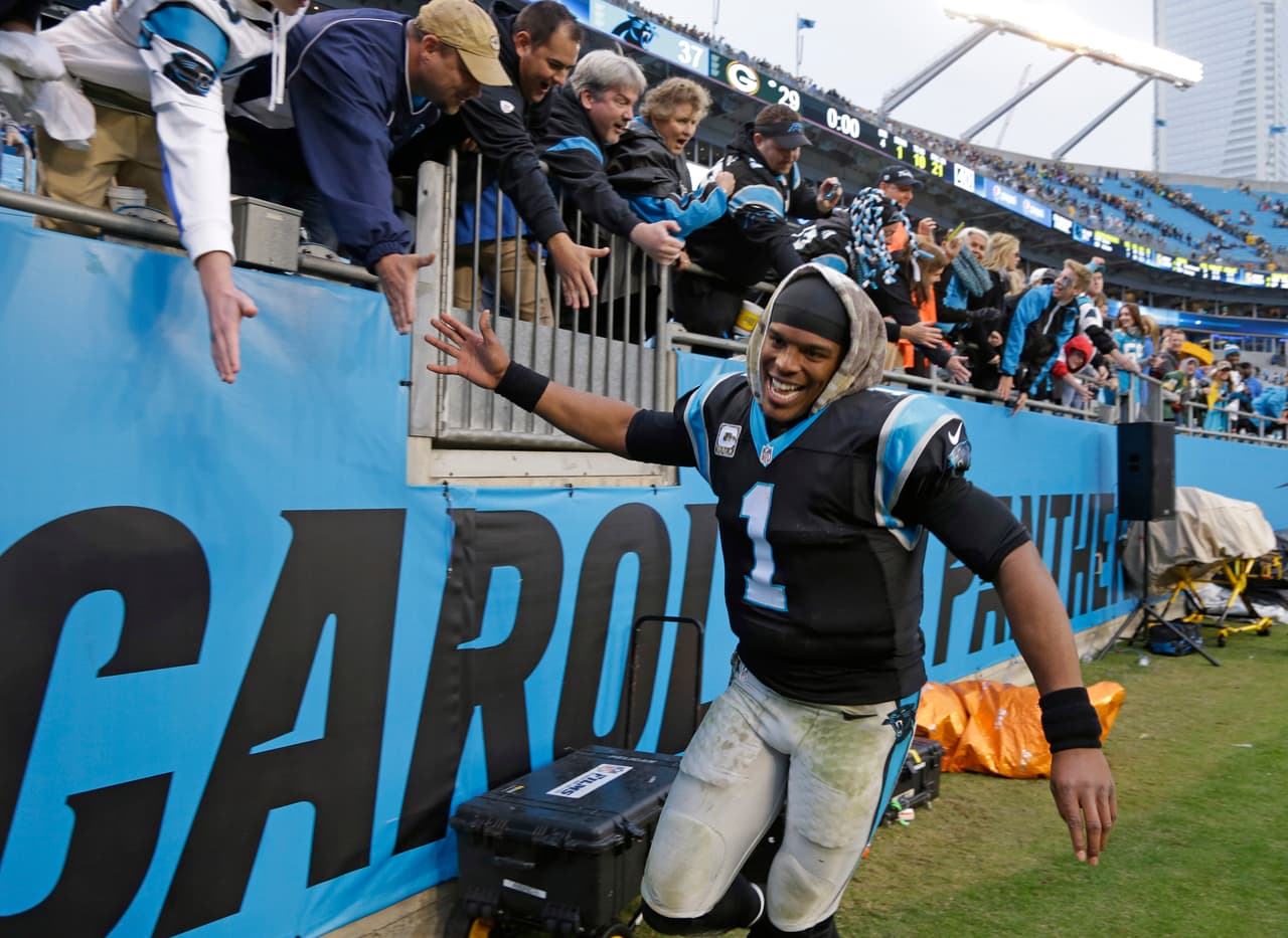 Los Carolina Panthers se afianzaron como los únicos invictos de la NFC al vencer 37-29 a los Green Bay Packers, estas son las mejores imágenes del partido.