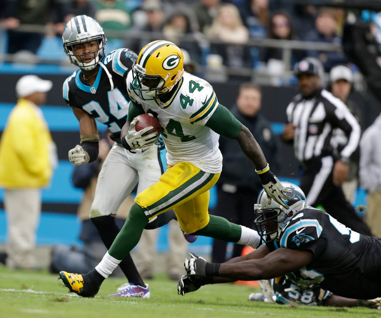 Los Carolina Panthers se afianzaron como los únicos invictos de la NFC al vencer 37-29 a los Green Bay Packers, estas son las mejores imágenes del partido.