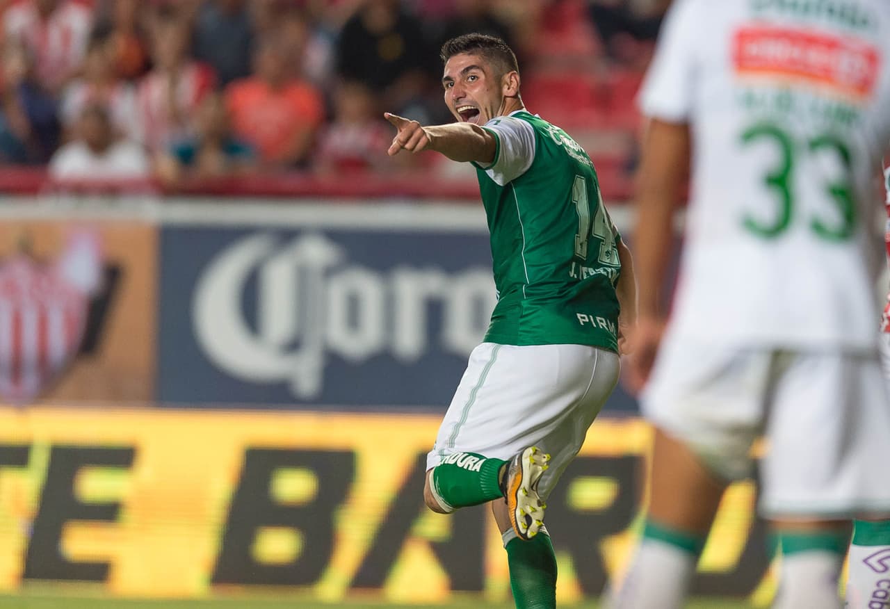 Action photo during the match Necaxa vs Leon, Corresponding for the Round 4 of the League BBVA Bancomer MX Apertura 2017 at Victoria Stadium Foto de accion durante el partido Necaxa vs Leon, correspondiente a la Jornada 4 de la Liga BBVA Bancomer MX del Torneo Apertura 2017, en el Estadio Victoria, en la foto: Gol Jorge Pereyra Leon 12/08/2017/MEXSPORT/Alihf Juarez