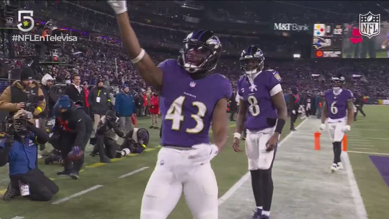 ¡Sorprendieron! Jackson conecta con Hill para un nuevo touchdown